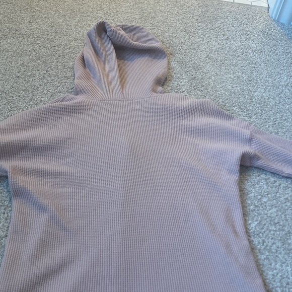 Abercrombie and fitch women’s sweatshirt lightly used mauve - Picture 4 of 4